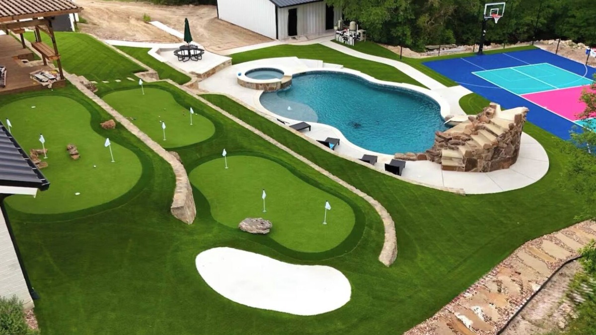 Fort Worth House | INCREDIBLE Pool with slide SportCourt MiniGolf Arcade Firepit on 5 acres
