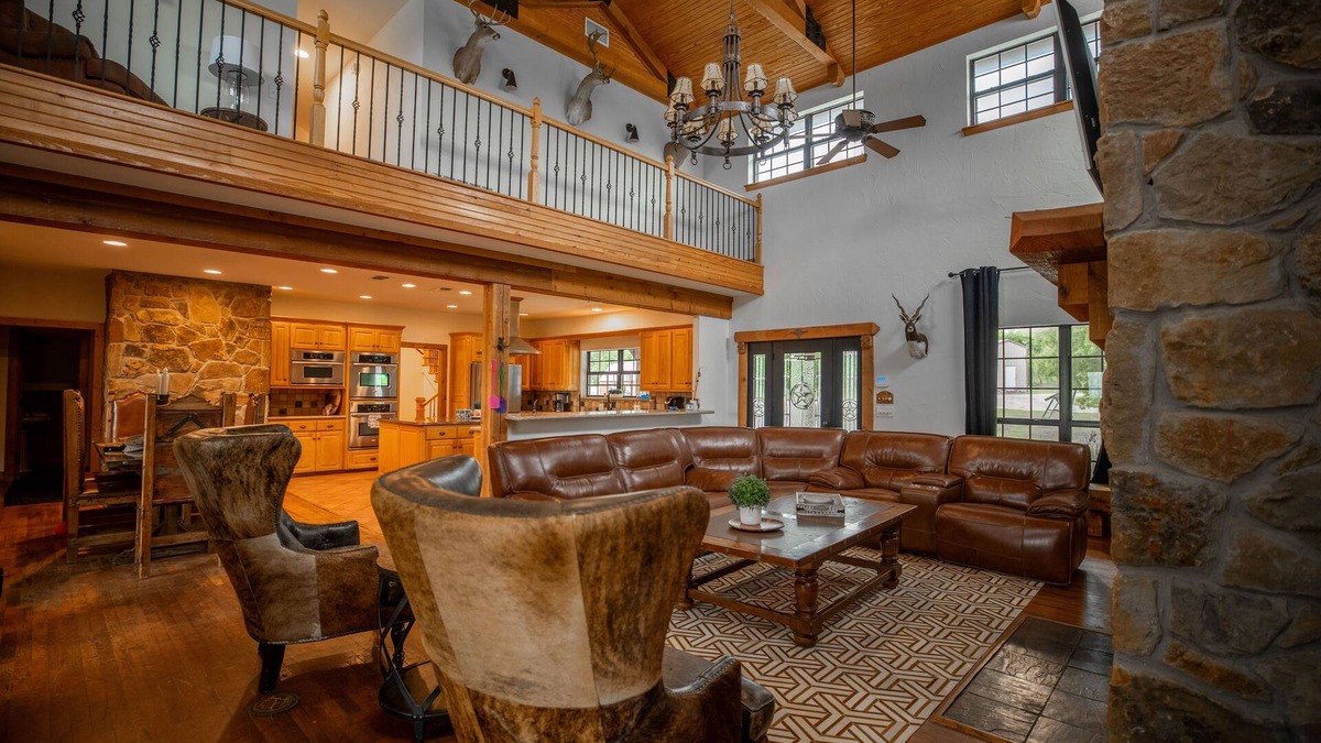 Burkburnett House | Incredible Ranch Retreat To Yourself - 7-bedroom Estate On The River
