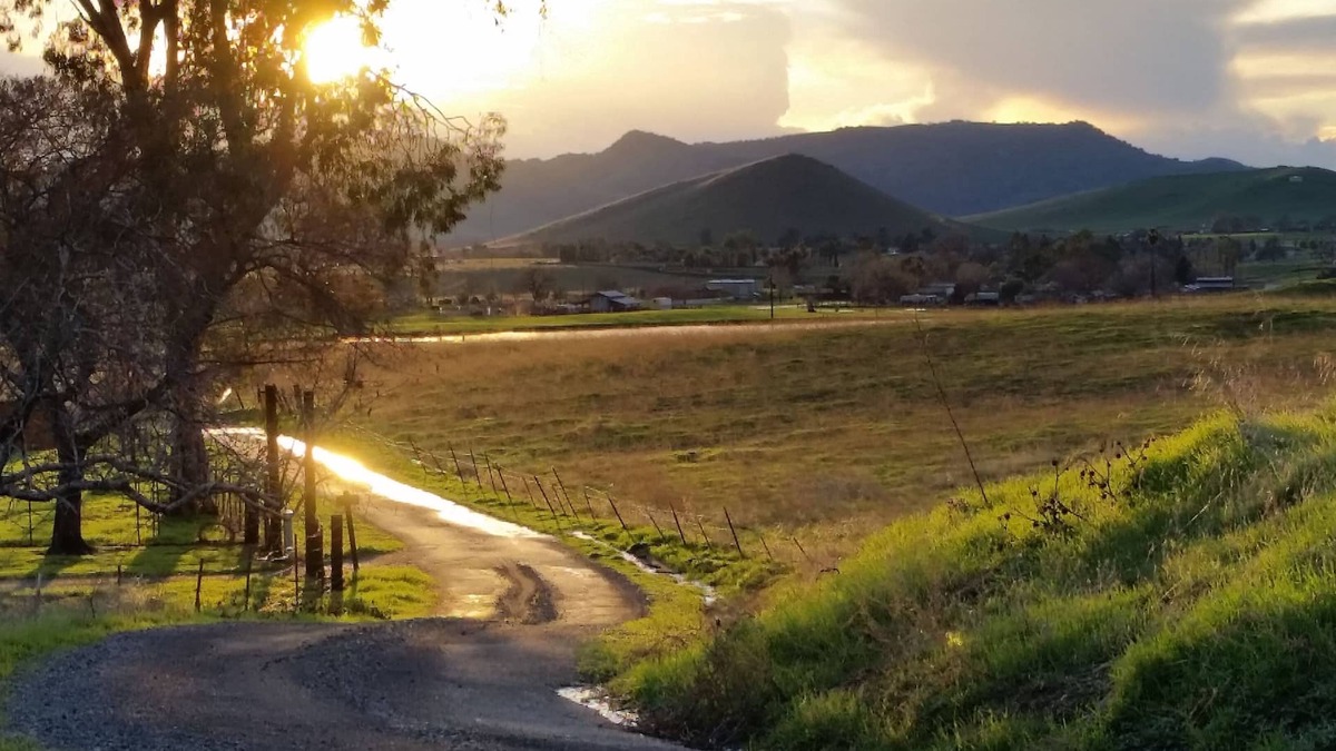 Springville House | Incredible Views-Great Country Home