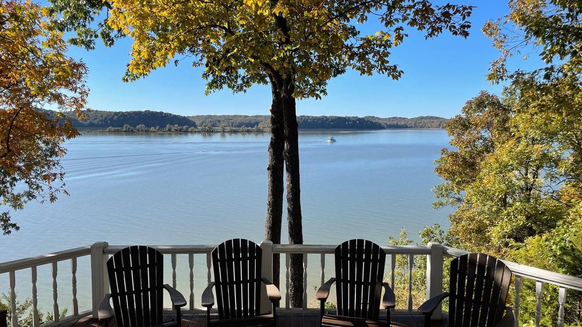 Cadiz House | Incredible Views, Lakefront, Room for Everyone