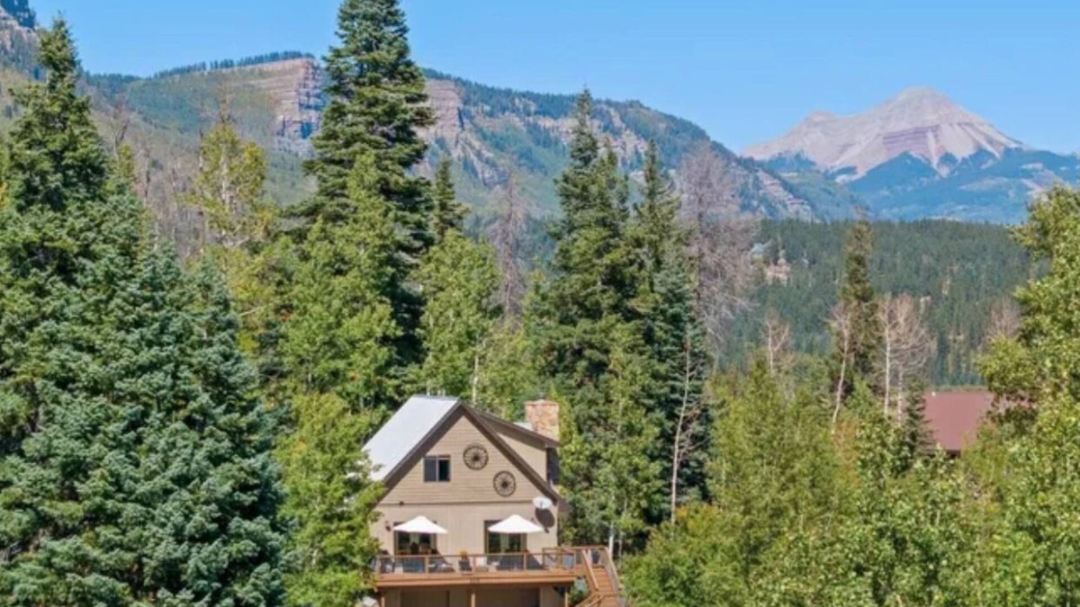 Purgatory Cabin | Incredible Views, Large Deck, Wood Burning Fireplace! Havland Lake 3bed/3bath