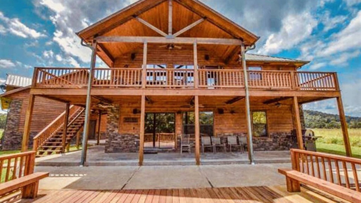 Calico Rock Cabin | Incredible White River Waterfront Getaway Vacation