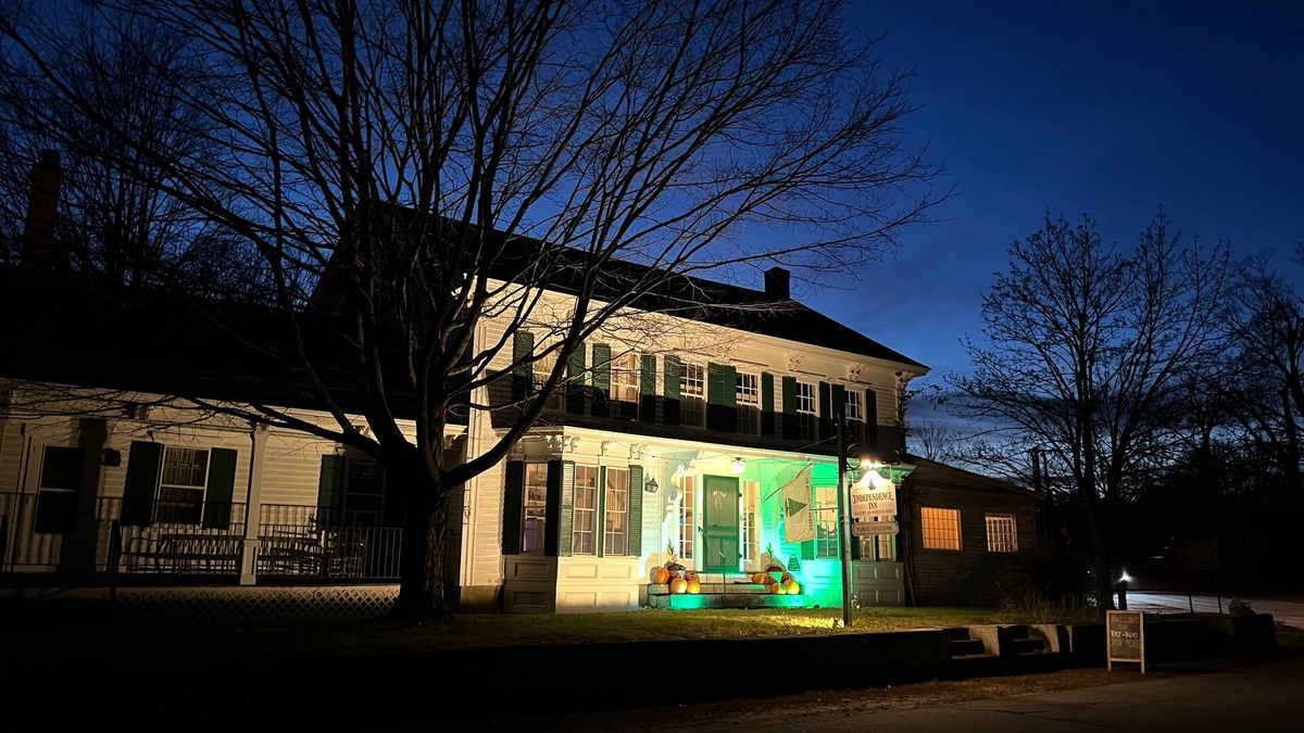 Strafford Hotel | Independence Inn