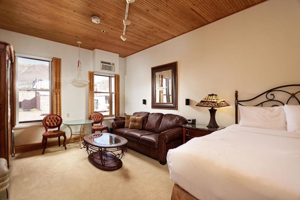 Downtown Hotel | Independence Square Unit 306, Hotel Room with Large Sitting Area & Wet Bar