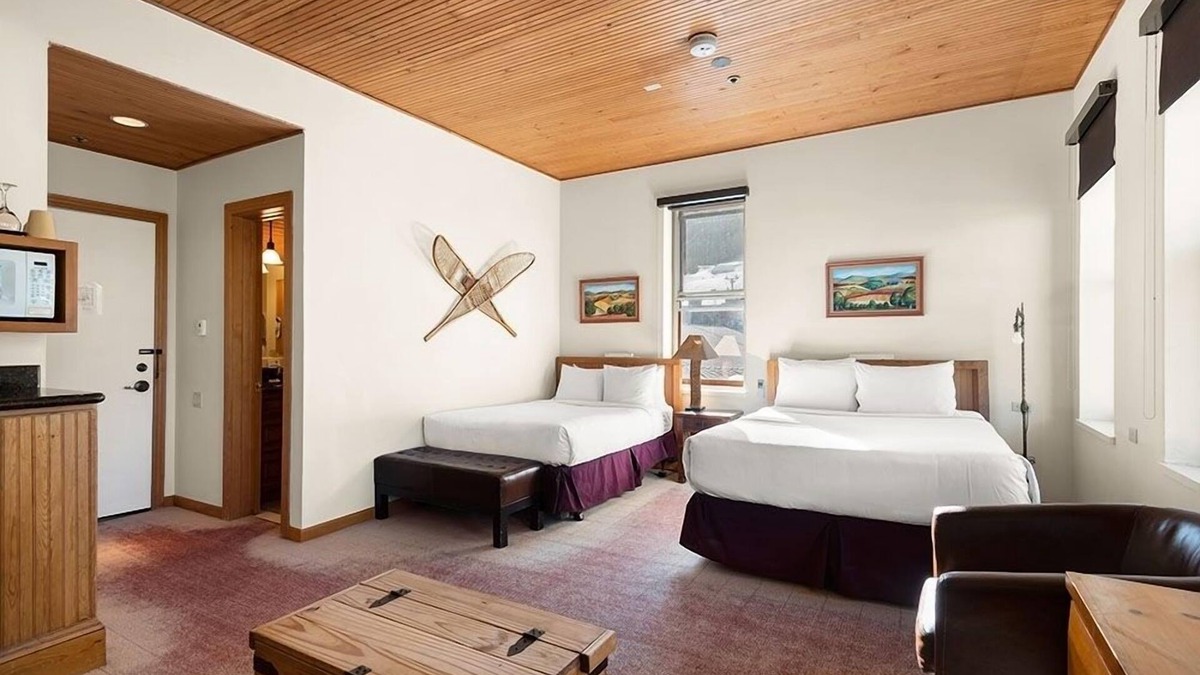 Aspen Hotel | Independence Square Unit 313 | Downtown Hotel Room in Aspen with Rooftop Hot Tub