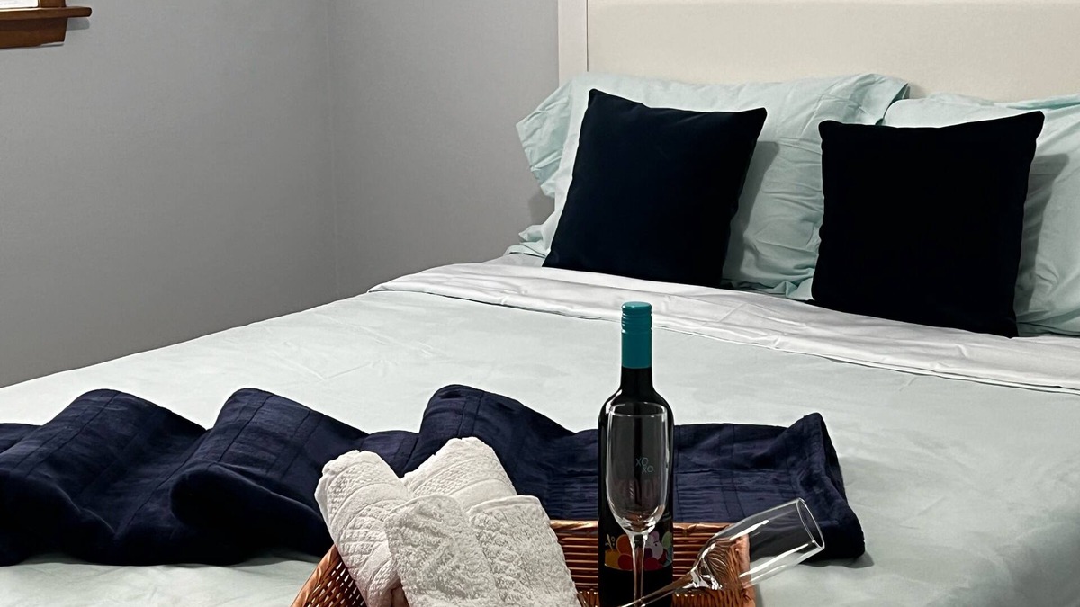 Malton House | Independent 3 BR 2 WR Bungalow 5 km from Pearson .Public transport, Casino.