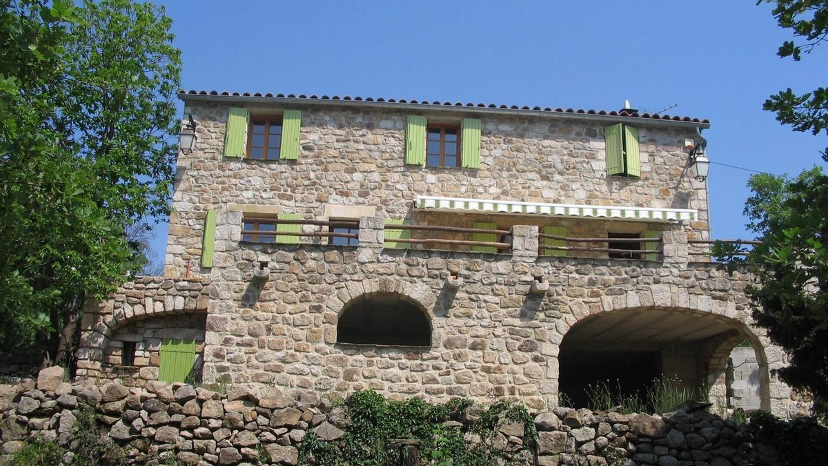 Payzac House | Independent 4* gîte, quiet comfort, swimming pool and pétanque court. South Ardèche.