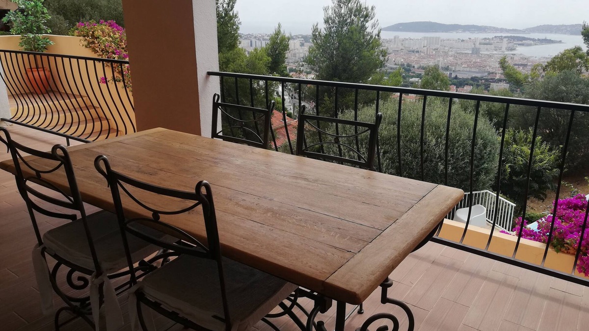Toulon Apartment | Independent accommodation in a villa, breathtaking sea view, beautiful terrace, swimming pool