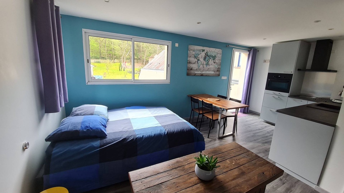 Veigne Apartment | Independent air-conditioned studio - edge of the Indre