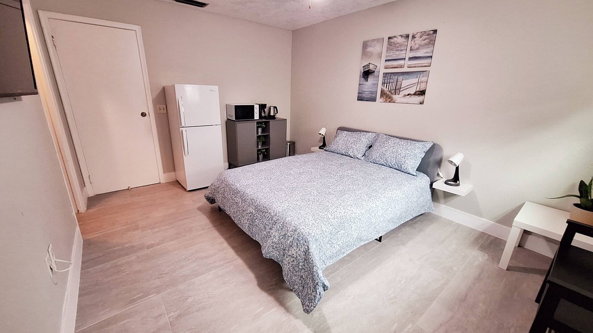 Sunrise House | Independent entrance room in Sunrise near to Sawgrass Mills Mall