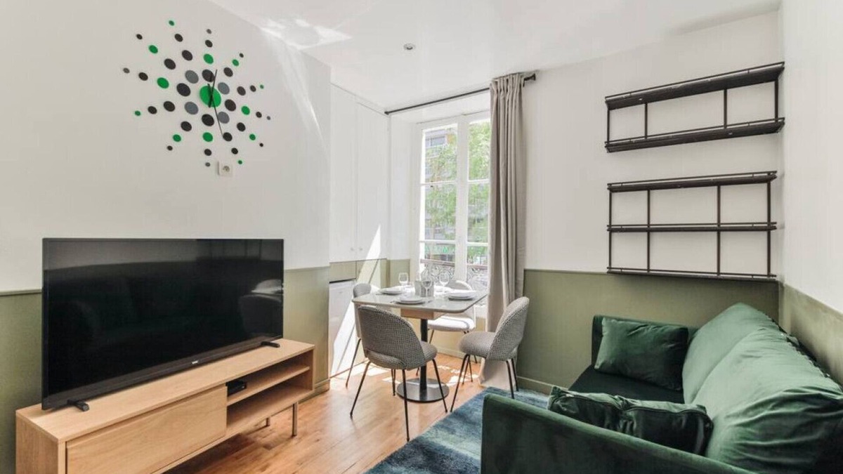 Combat Apartment | Independent flat: canal st martin&trains stations!