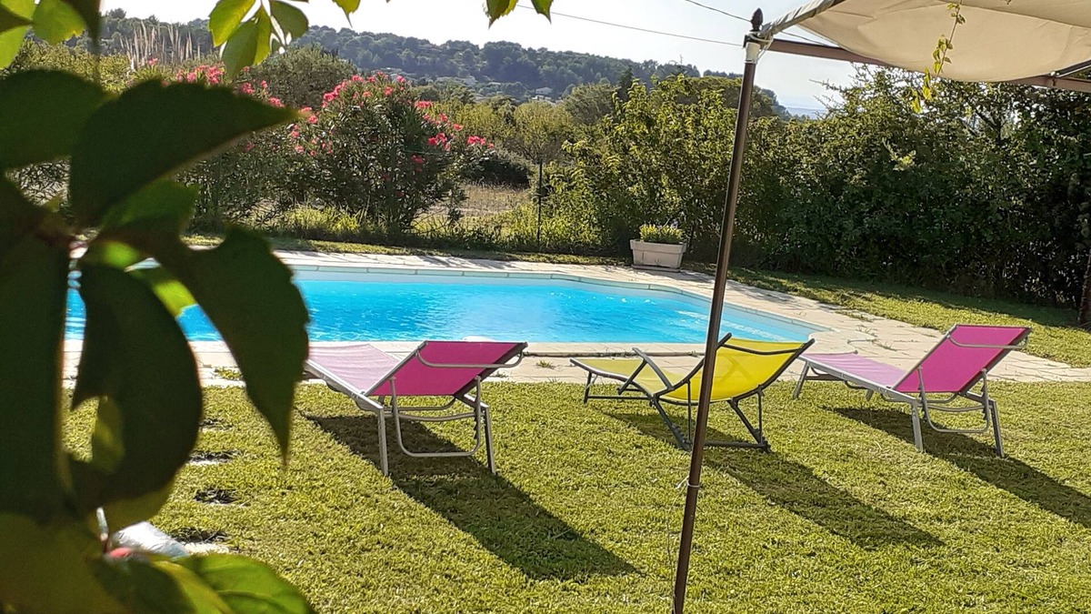 Pernes-les-Fontaines Villa | Independent cottage in private air-fenced yard-pool Provence
