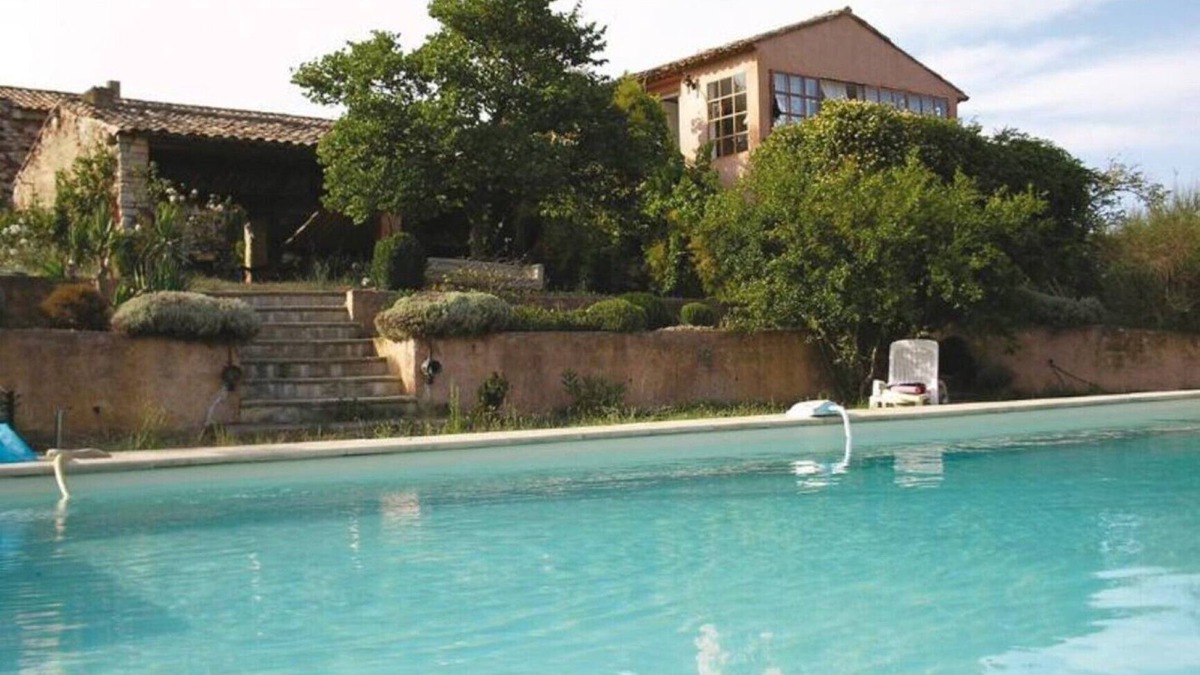 Roussillon House | Independent gite, with terrace and breathtaking views of the Luberon, swimming pool