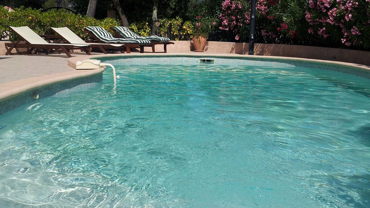 Le Muy Apartment | Independent ground floor of a villa, residential, garden and private pool