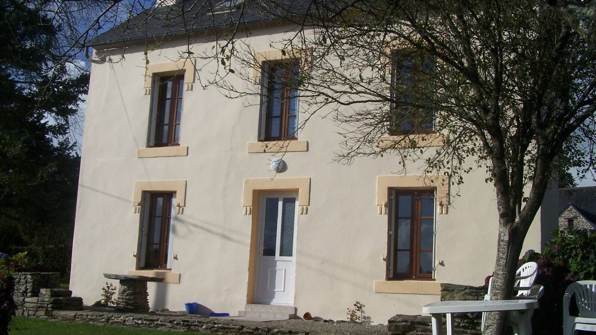 Plonevez-du-Faou House | independent house campaign