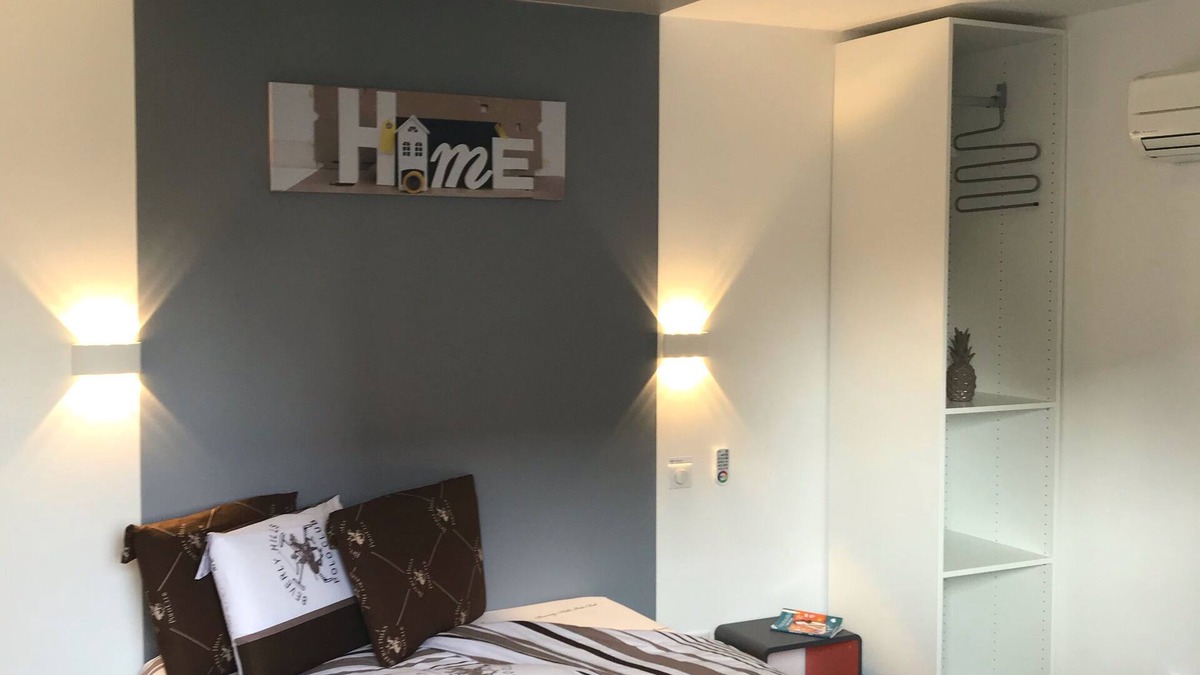 Chartres House | independent house