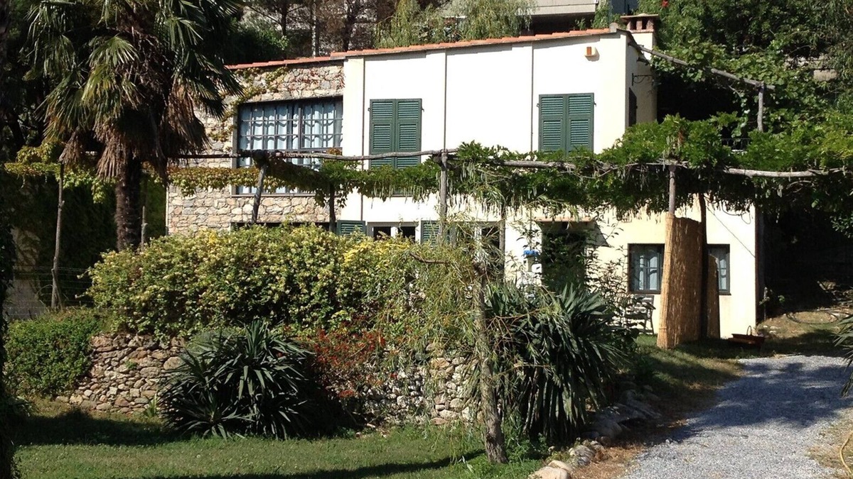 Spotorno House | independent house in green private park