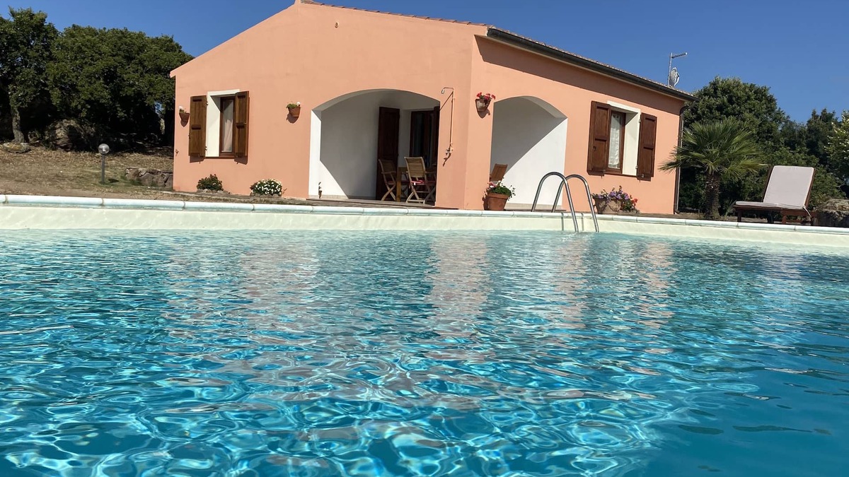 Nulvi Villa | Independent house with private pool, tennis and free wi-fi flat near Castelsardo