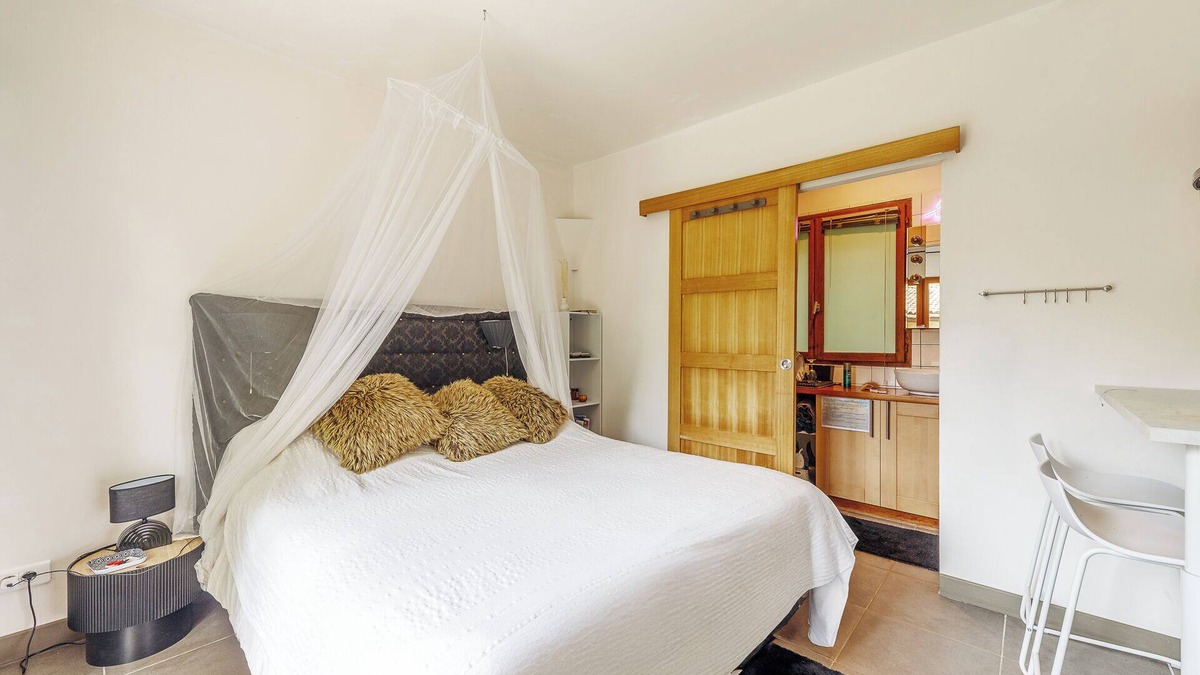 Blesignac Bed & Breakfast | independent housing, in the heart of an acacia forest