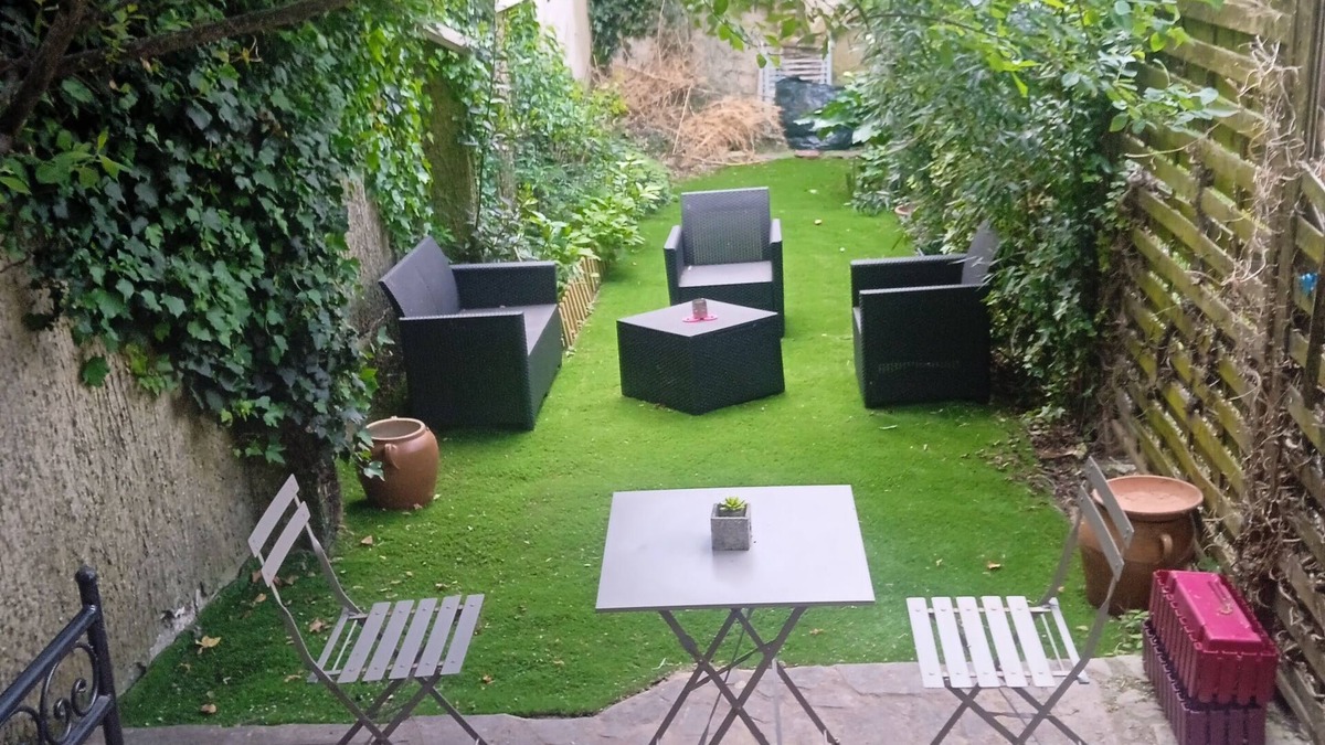 Thabor - Saint-Helier Bed & Breakfast | Independent private room with private garden.