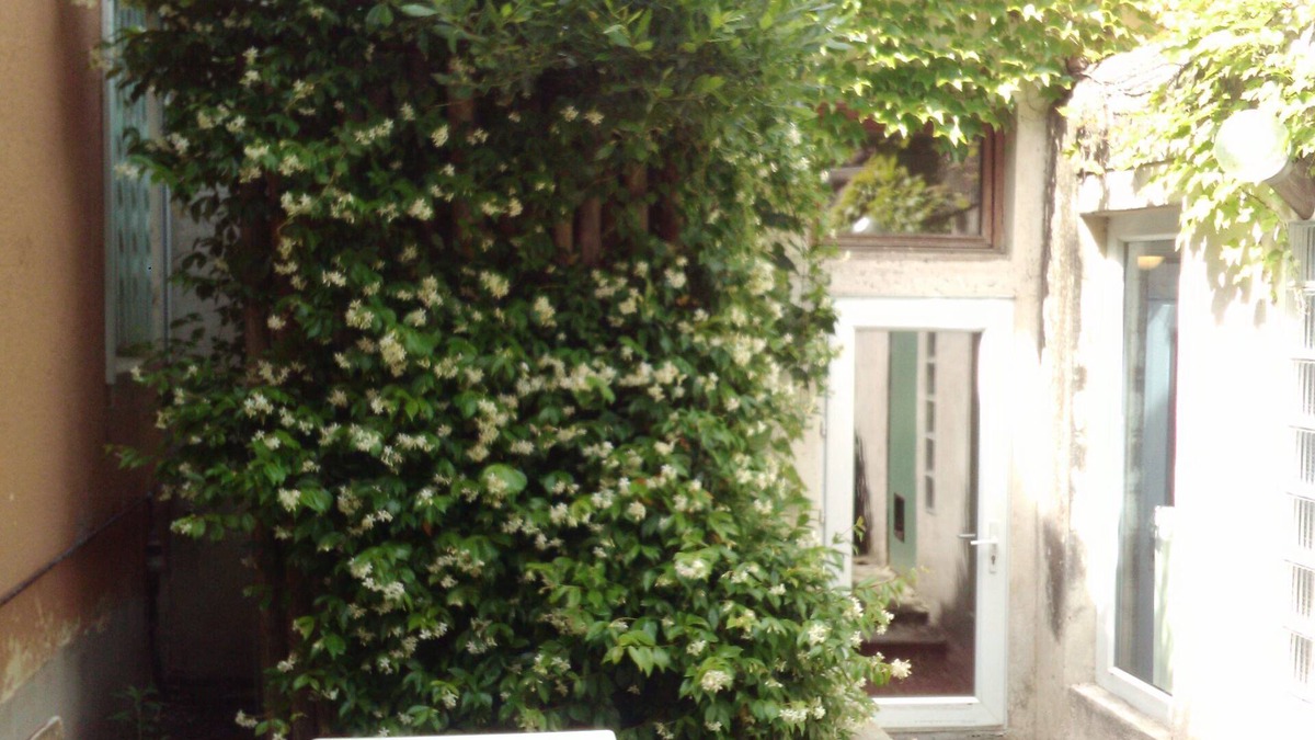 Les Angles House | Independent room with its private bathroom, in a garden near Avignon