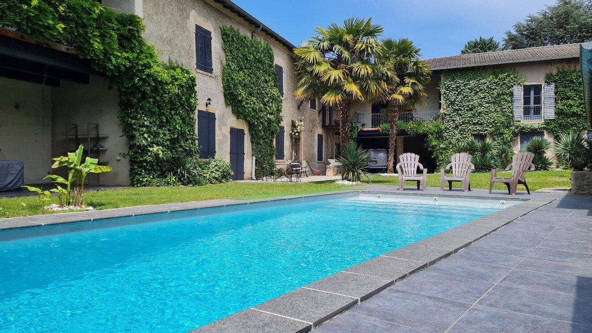 Saint-Priest House | Independent studio with direct access to the garden in a charming house
