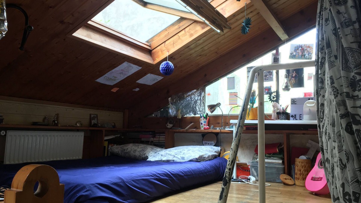 Quartier de la Goutte-d'Or House | Independent triplex chalet on interior courtyard with bamboo