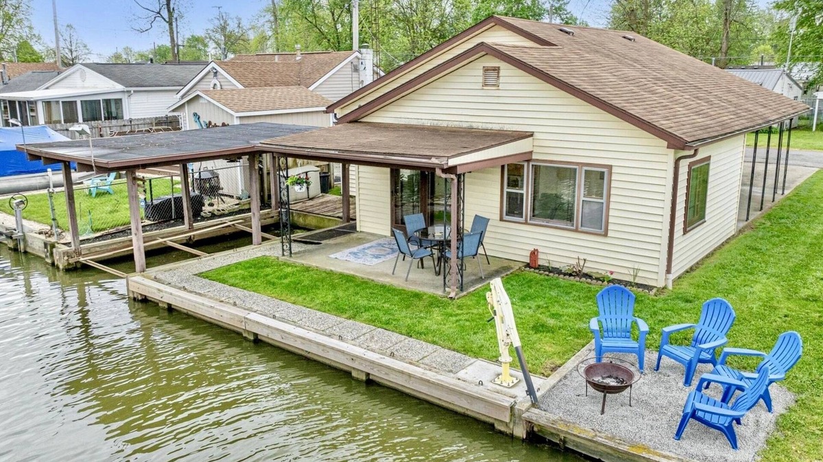 Lakeview House | Indian Lake Cottage, Renovated with a Boat Dock!