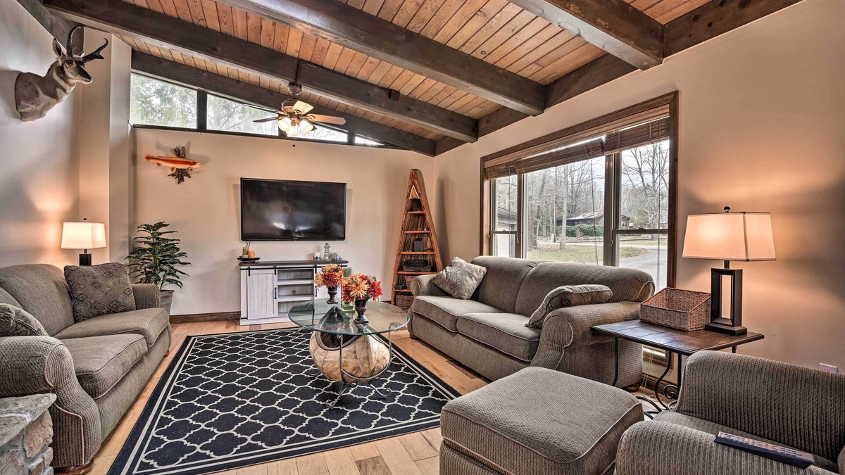 Indian Lake House | Indian Lake Retreat w/Wet Bar & Covered Deck