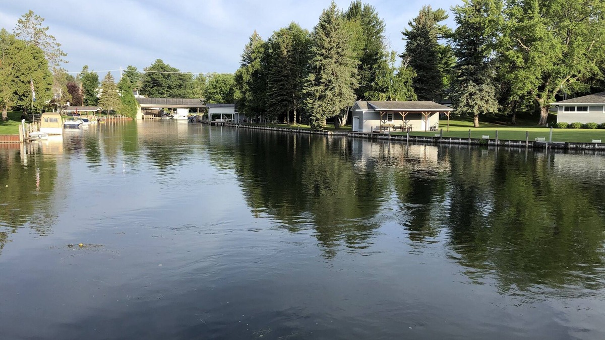 Indian River Cabin | Indian River (Michigan largest Inter Water Way)