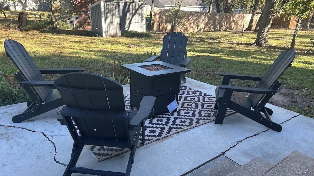 Ada House | Indie vibe fire pit 3 BR minutes to ECU