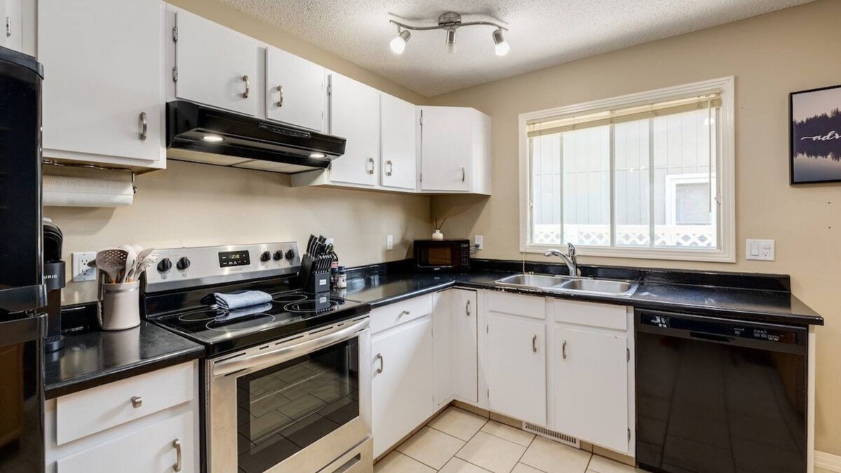 Southeast Calgary House | "Indigo" 3 Bed Home With Style