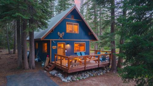 McKinney Estates House | Indigo Owl by AvantStay Cabin w Firepit Minutes to Lake Slopes