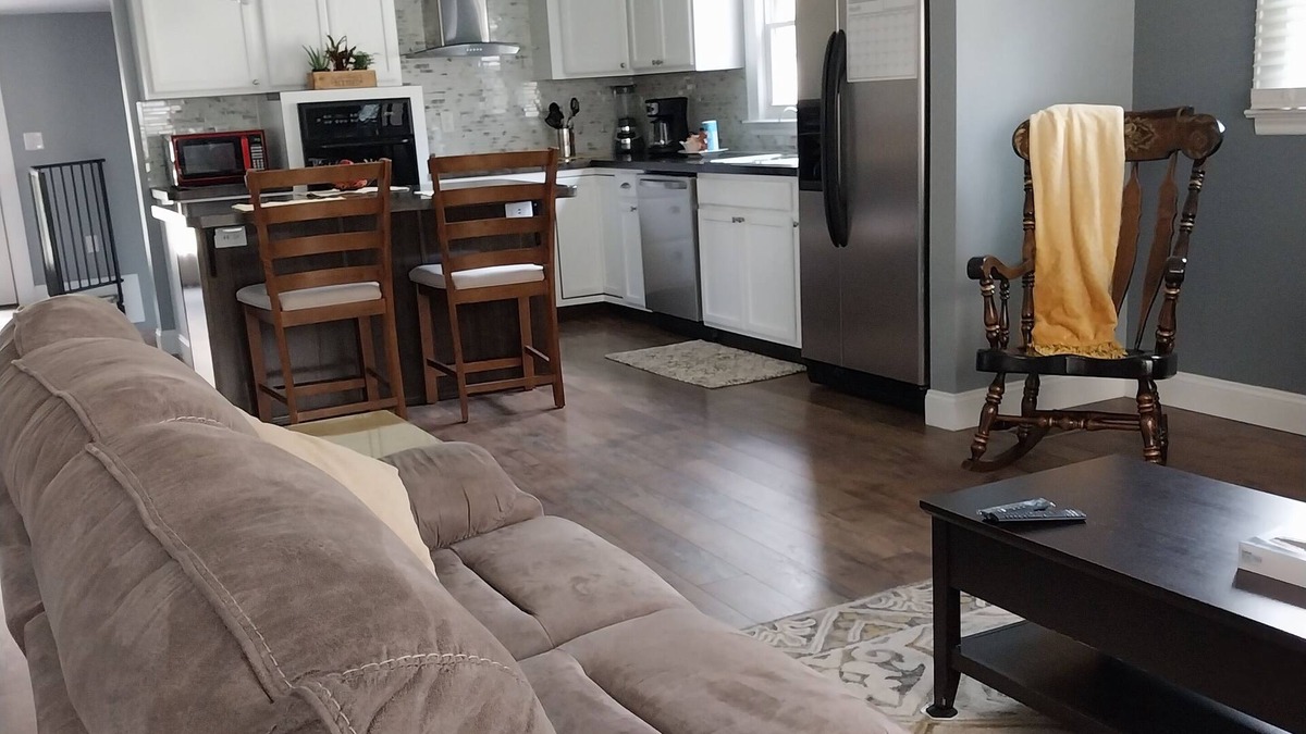 Tazewell House | Indigo Rest is just minutes away from the Back of the Dragon and Burkes Garden.
