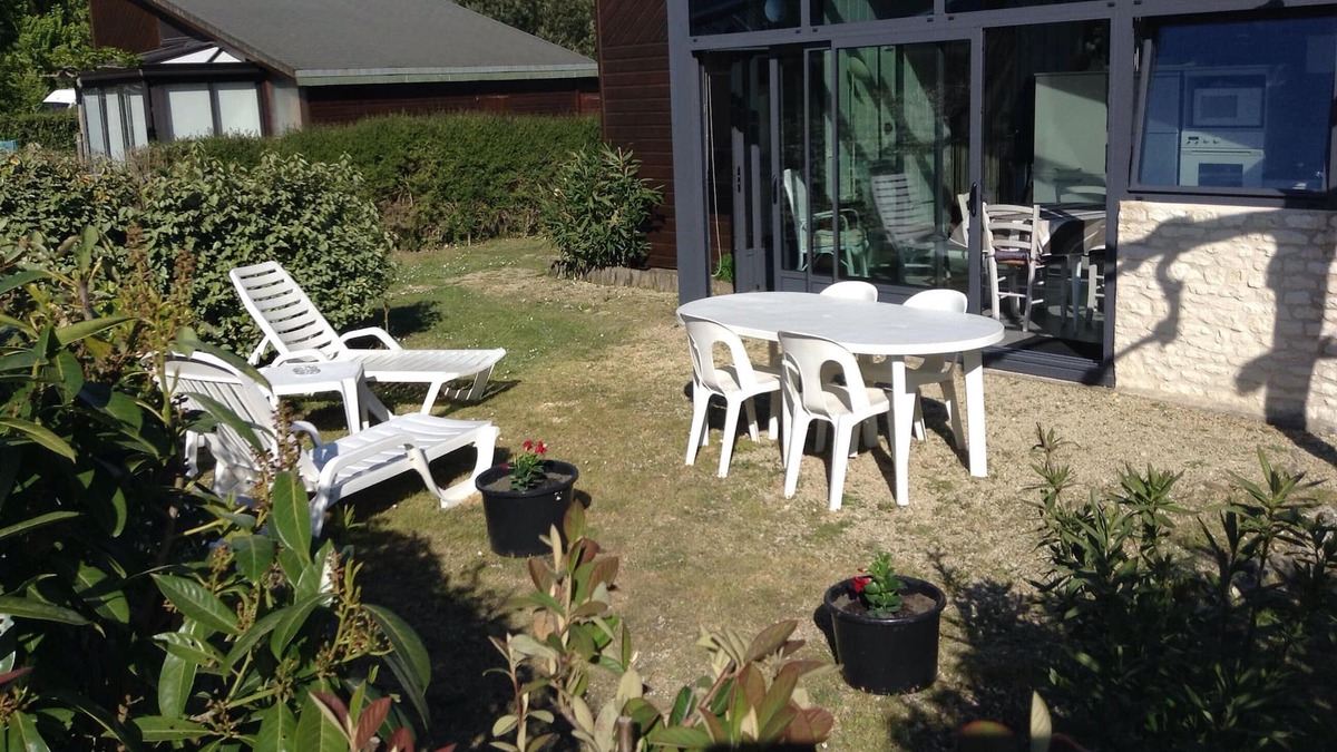 Saint-Pierre-d'Oleron Ski Chalet | Individual chalet 15 minutes by bike from the ocean