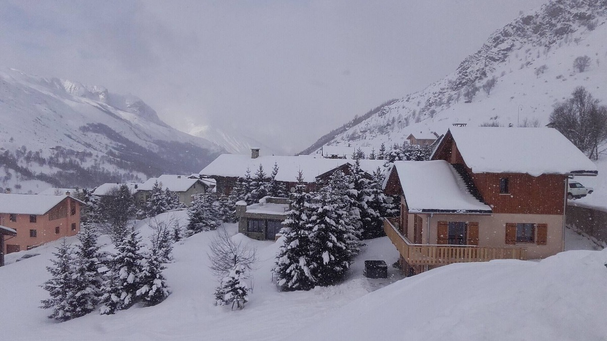 Le Bettaix Ski Chalet | Individual 150 m² chalet for 11 people