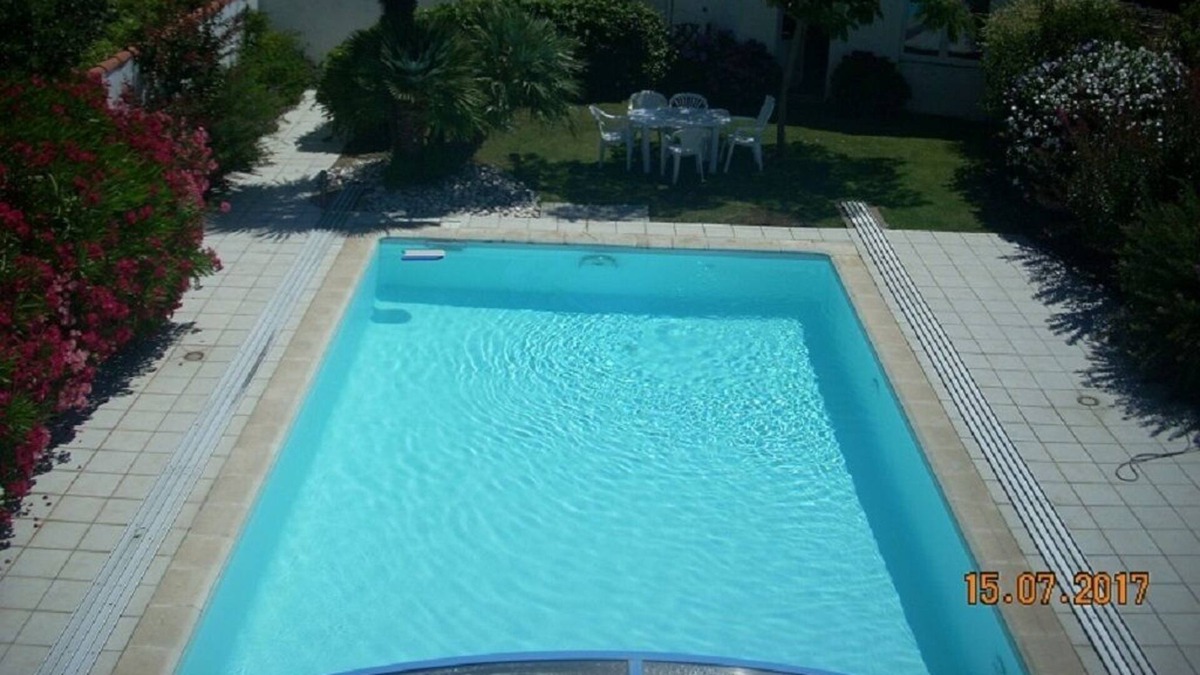 LʼIle-dʼOlonne House | indoor heated swimming pool house