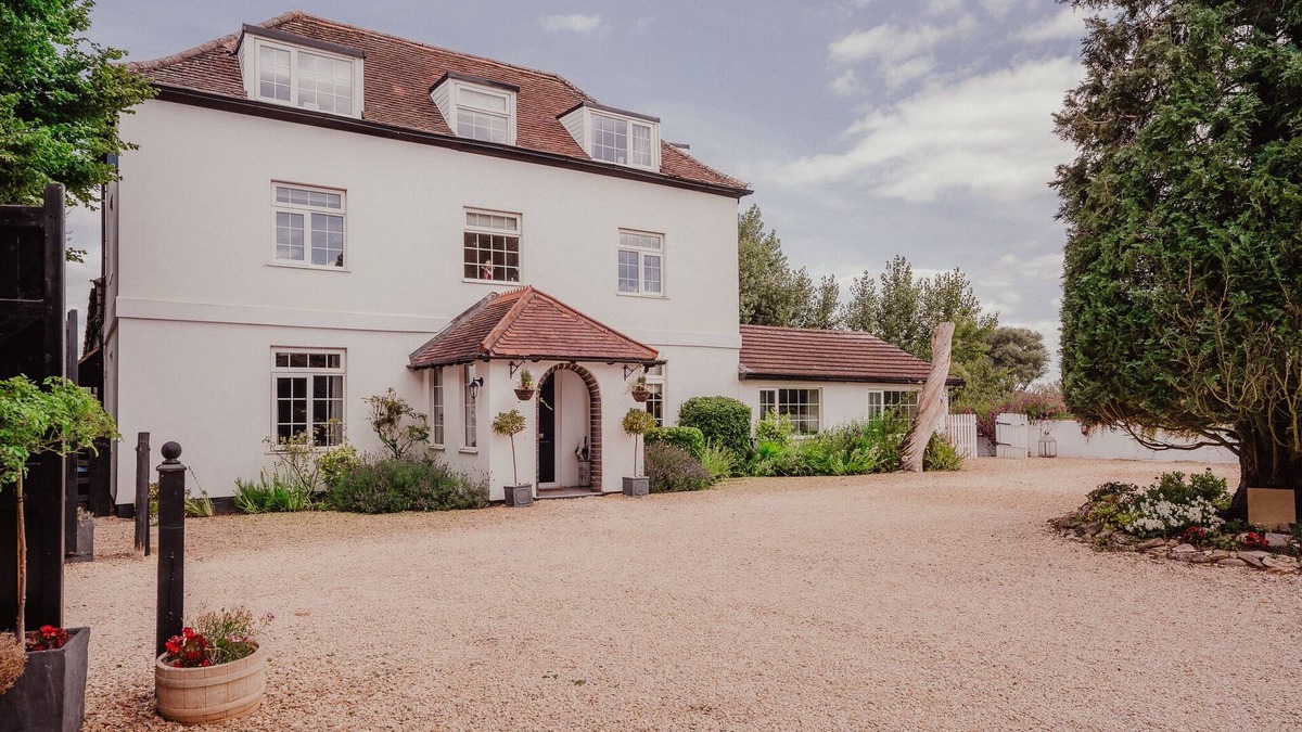 Blaisdon House | Indoor heated swimming Pool, Hot tub sleeps up to 30.Amazing Riverside House