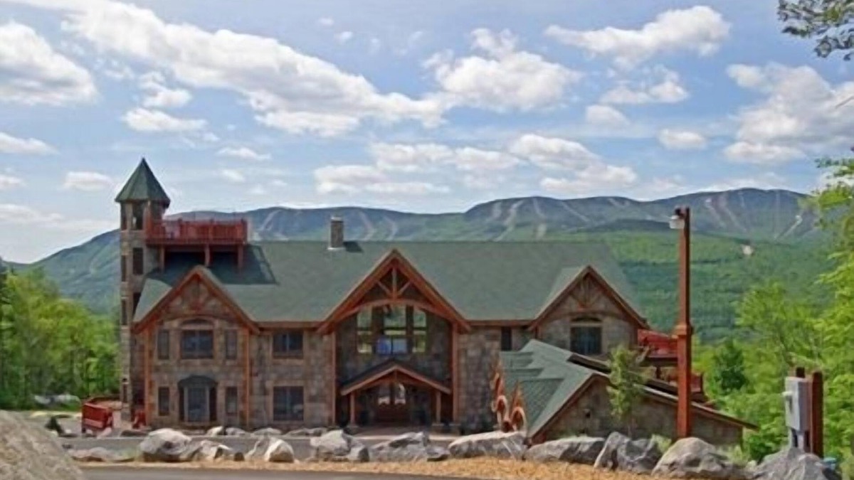 Sunday River Area House | INDOOR POOL, 10BR, sleeps 38, 3 hot tubs, theater, roof deck