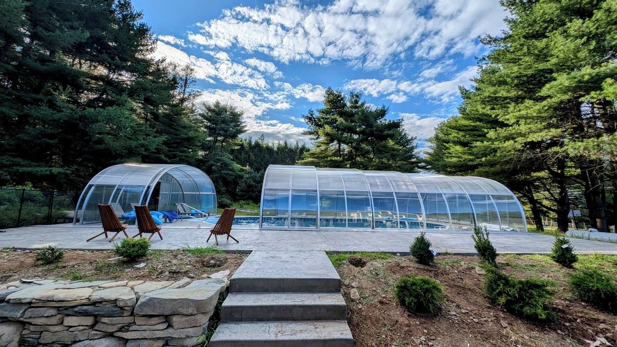 Yulan House | Indoor Pool, 11 yrs hosting, 7 bdrm, Hot Tub, Designer Home, Stunning Kitchen