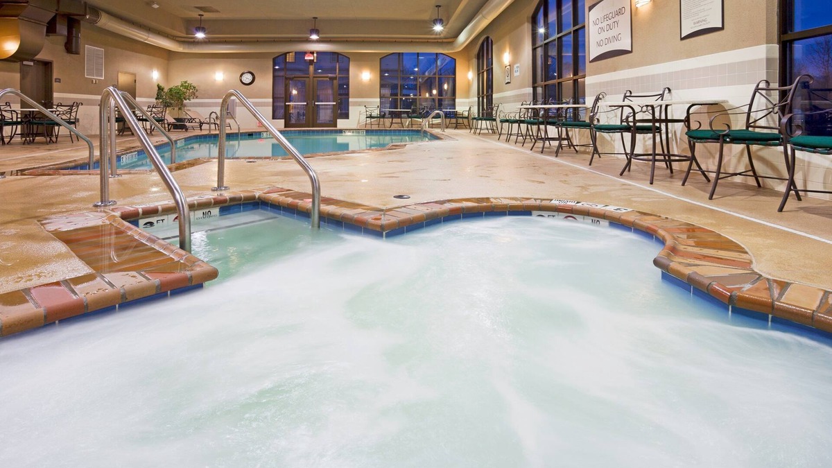 Franklin Condo | Indoor Pool + Hot Tub + Free Breakfast | Close to the Airport!