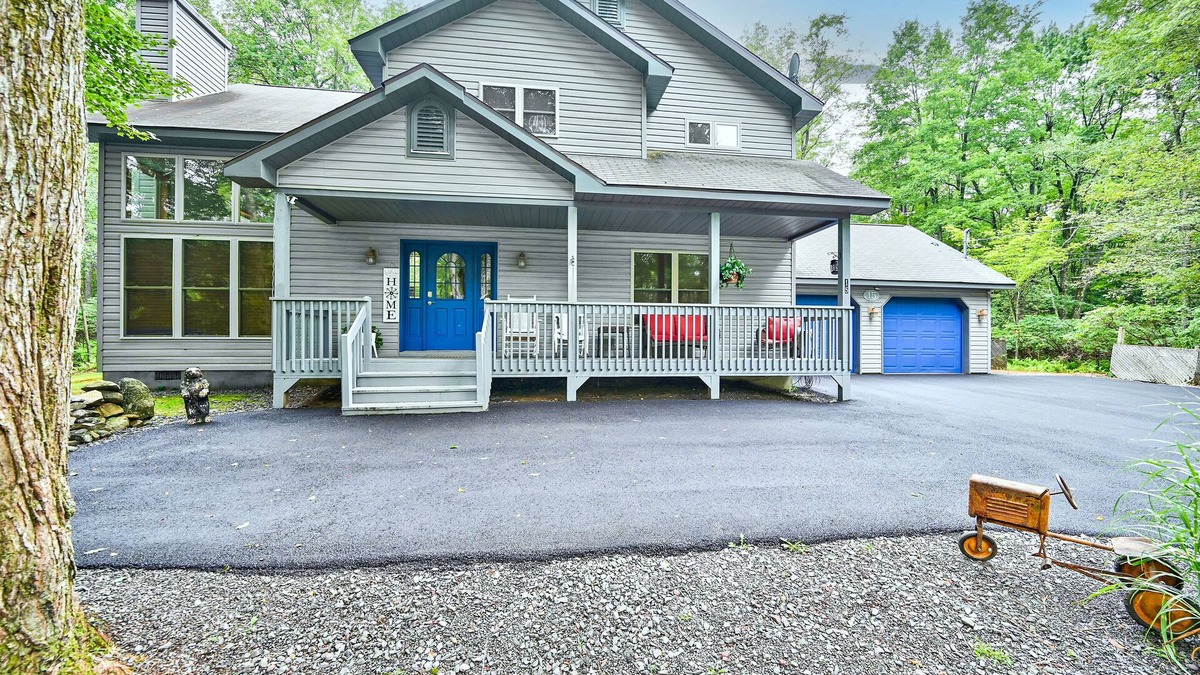 Gouldsboro House | Indoor Pool/HotTubnGameRoom/Ski Resortsn4BR #1 Community in the Heart of Poconos