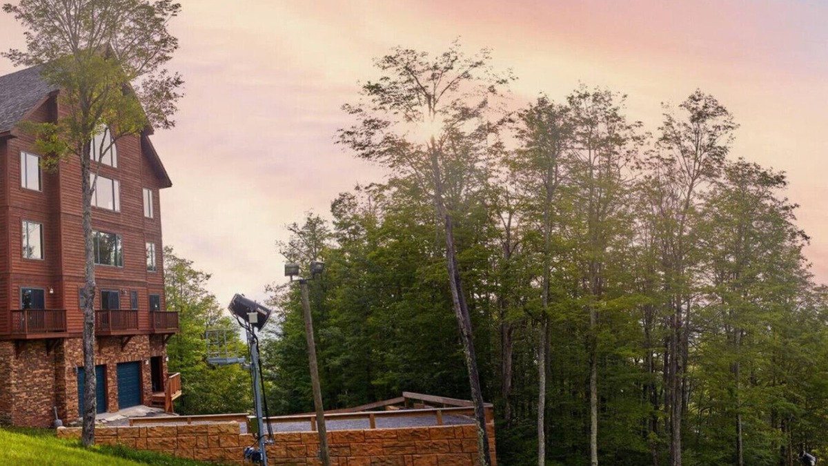 Timberline House | Indoor Pool, sauna, game room, slope access