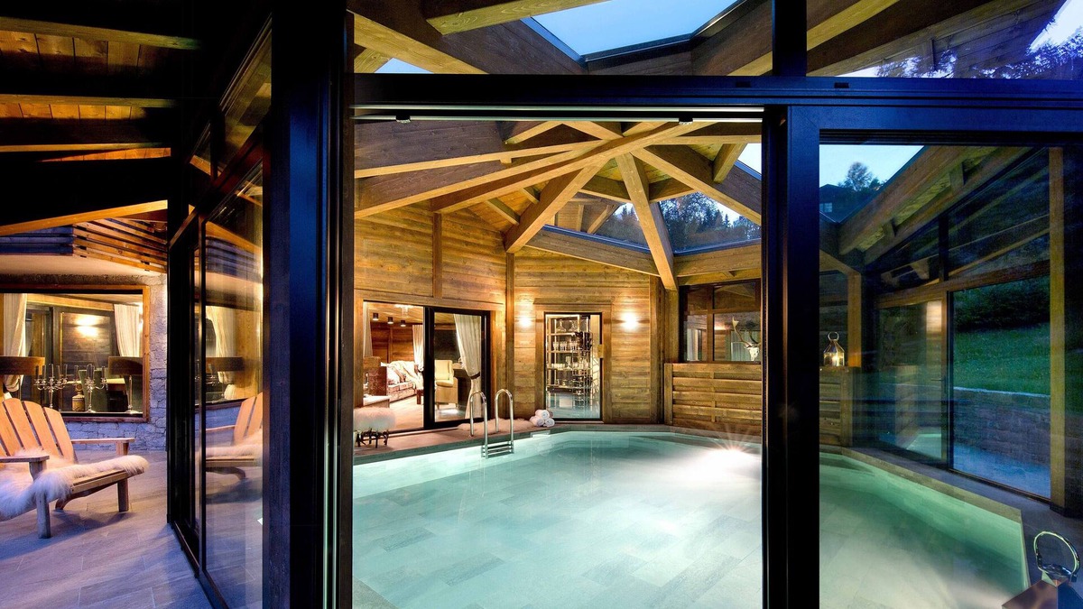 Le Lavancher Ski Chalet | Indoor swimming pool, gym & spa