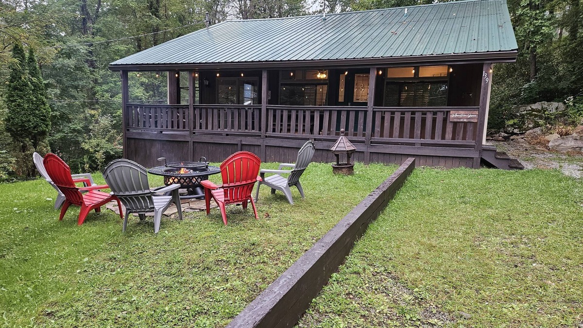 Jefferson Township Cabin | Indoor tree house & swivel firepit grill. Close to Kooser & Laurel Hill Parks.n