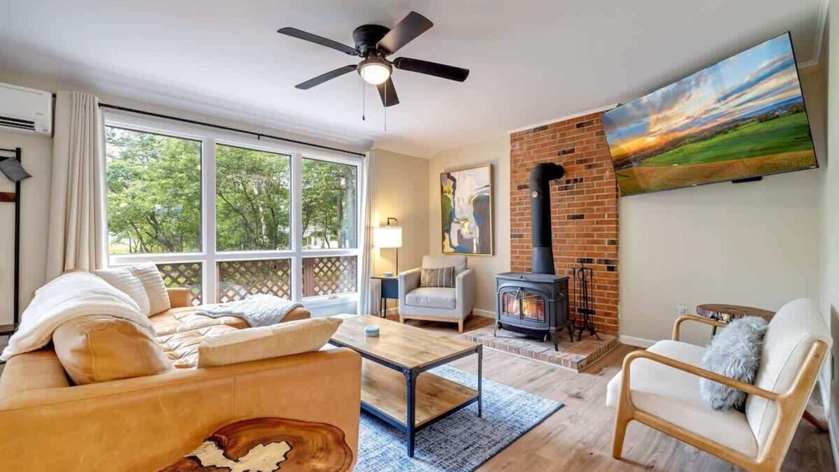 Long Pond House | IndoorPool, HotTub, GameRoom, FirePit, DogFriendly