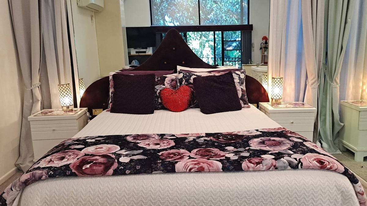 Eagle Heights Ski Chalet | Indulge A While Chalet on Gallery Walk Tamborine Mountain