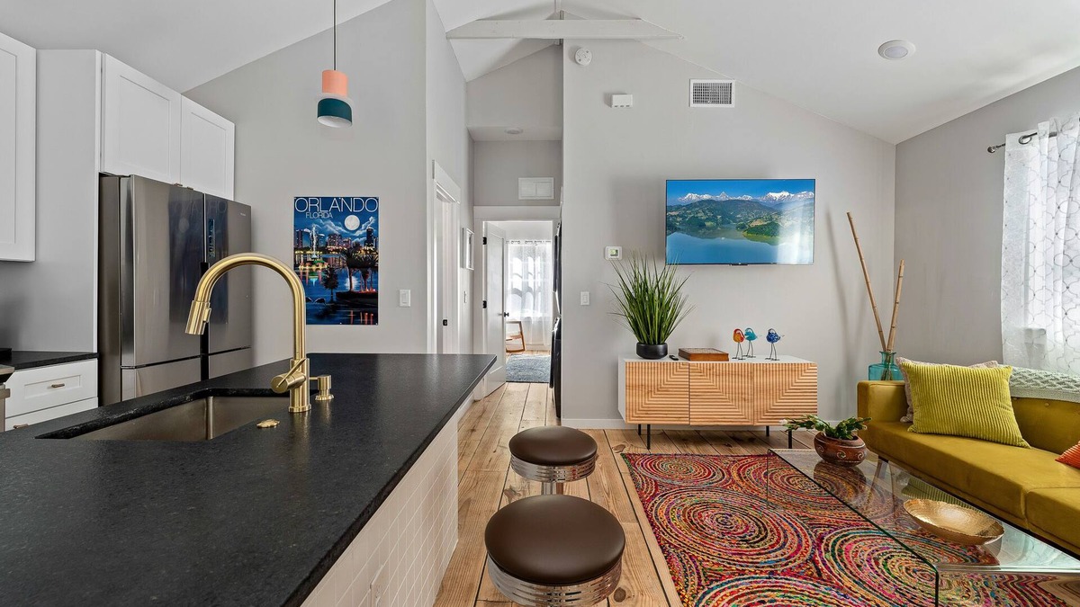 Lawsona - Fern Creek House | Indulge at “Da Comfy House”