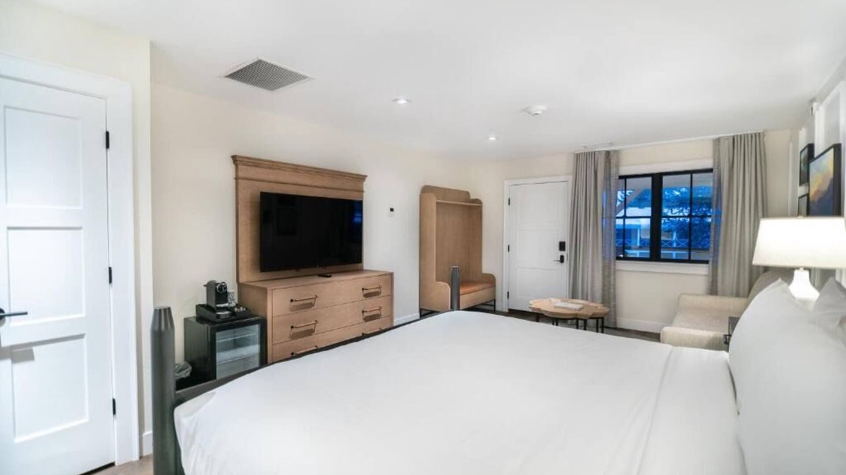 Midway Hotel | Indulge in Comfort in this relaxing Haven w/Resort amenities near Scenic Trails