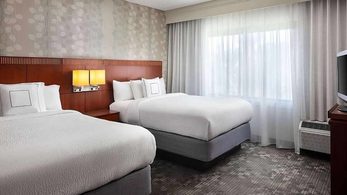 Laguna Hills Hotel | Indulge in Home-Like Comfort! 3 Relaxing Units, Near Glenwood Park, Pet-Friendly